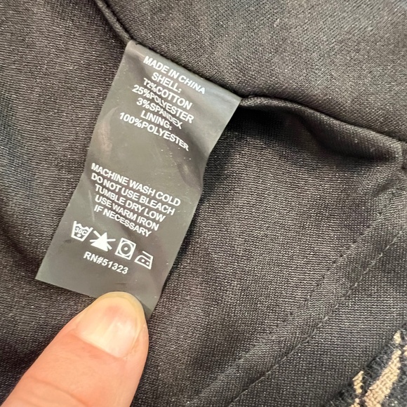 Vince Camuto Sleevless Dressy Black Geometric Top - Picture 5 of 5